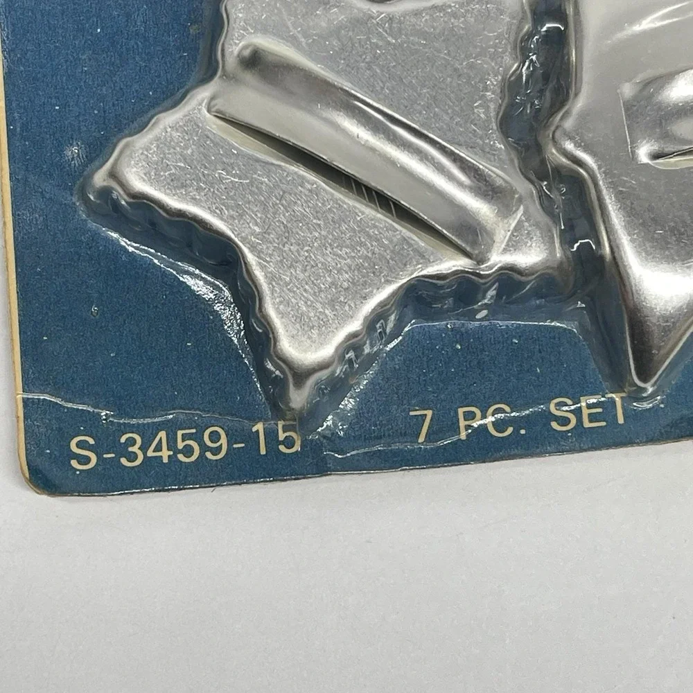 Vintage 50s Factory‎ Sealed Mirro Aluminum Cookie Cutters 7 Piece S-3459-15 NOS